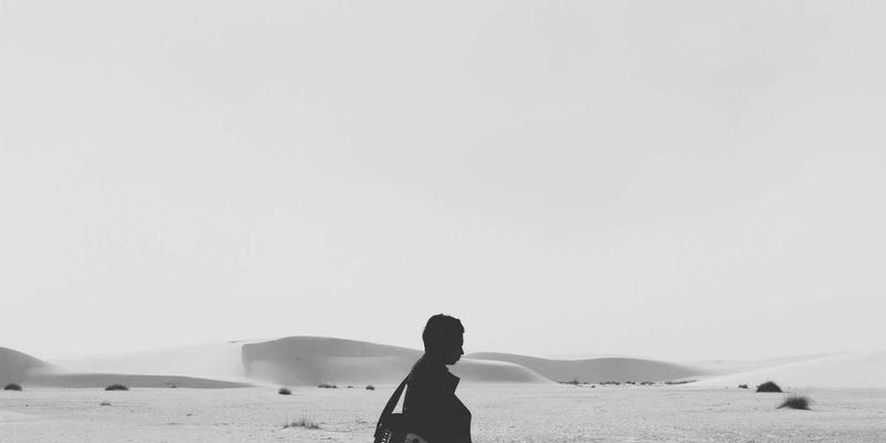 ESG浪潮中的逆向交易策略：被过度抛售的传统能源股外汇与投资分析