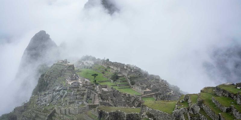 反向交易在跨境资产配置中的角色：地缘政治风险下的逆向布局与投资分析